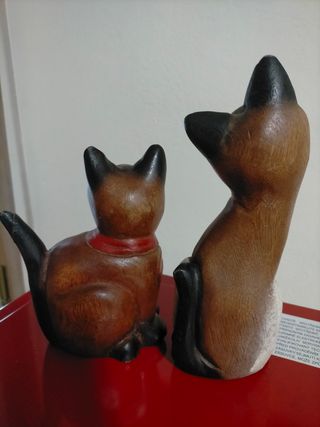 Gattini in legno