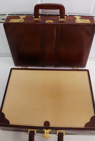 MALETIN RIGIDO DE PIEL