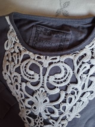 Sudadera con puntilla