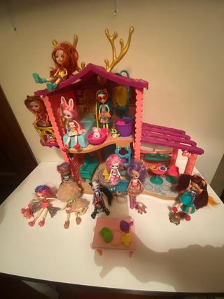 Casa con muñecas de echantimals