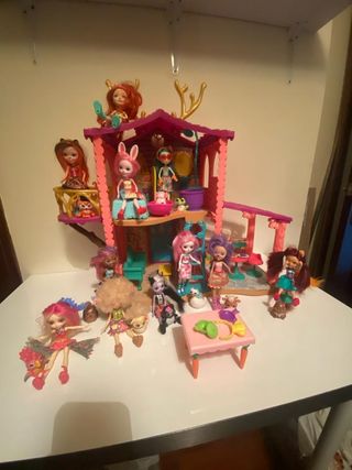 Casa con muñecas de echantimals