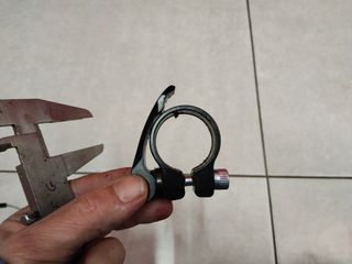 Abrazadera tija sillín bicicleta 34 aprox