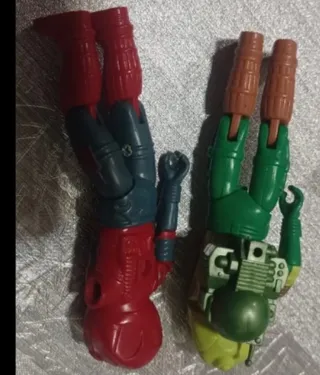 Dos figuras madelman 2050