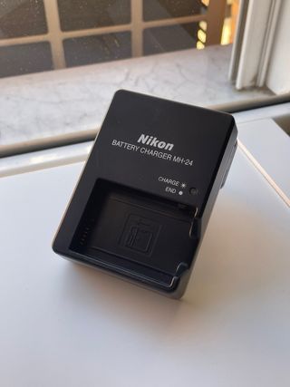 EQUIPO NIKON D3100 + OBJETIVOS Y COMPLEMENTOS