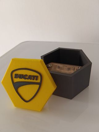 CAJA logo DUCATI llaves