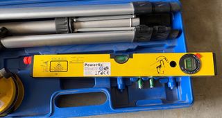 NIVEL LASER TRIPODE POWERFIX ESTUCHE