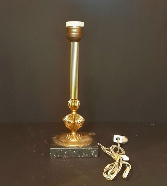 Lámpara de sobremesa.