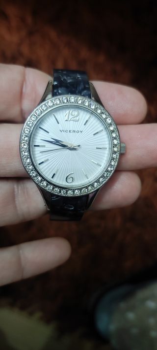 Reloj acero y piedras de Swarovski 