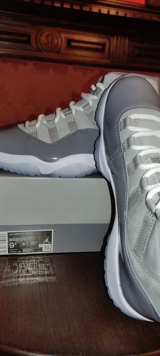 AIR JORDAN 11 