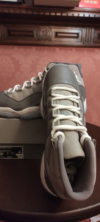 AIR JORDAN 11 