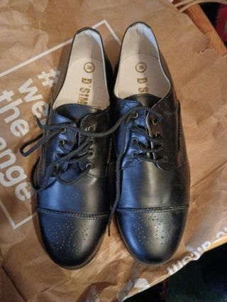 Zapatos de piel, de mujer