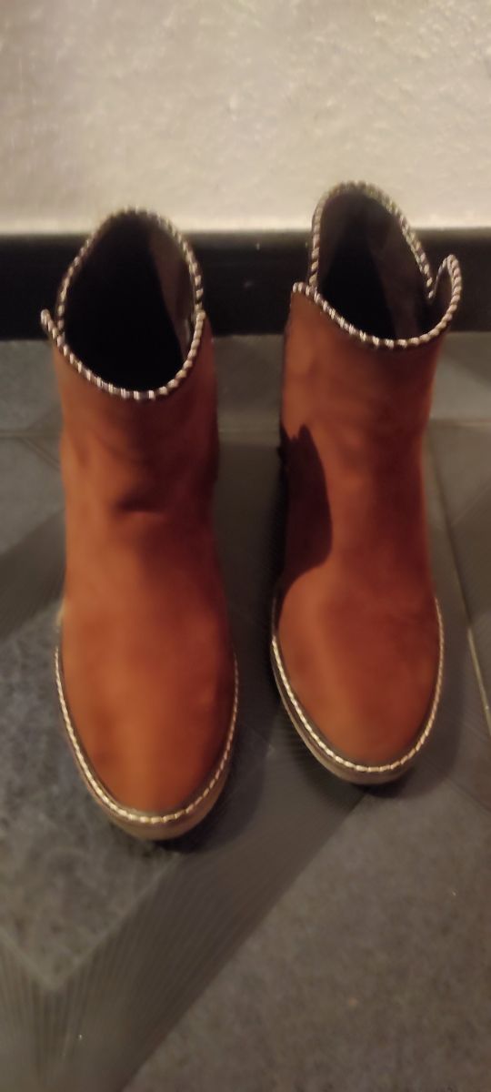 🛑🛑🛑Botas 2 pares del 36