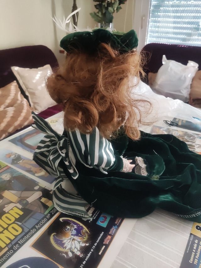 Muñeca antigua de porcelana 40 cm altura.