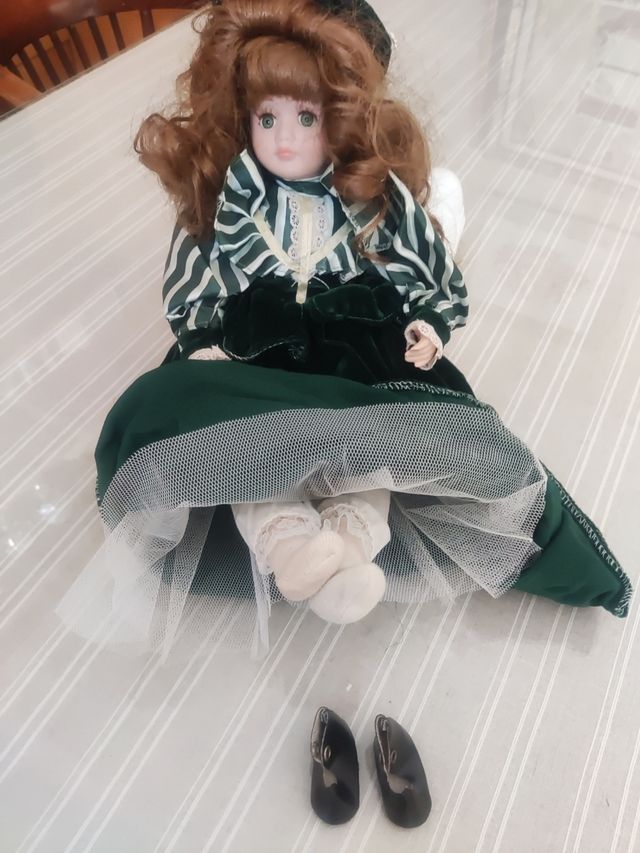 Muñeca antigua de porcelana 40 cm altura.