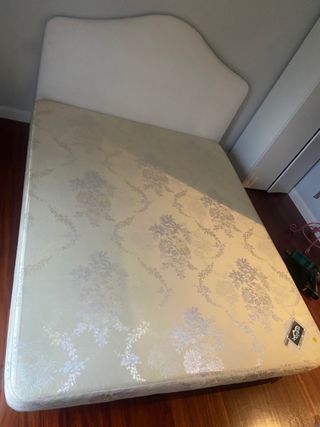 cama 1,50 con colchon y base tapizada NUEVO