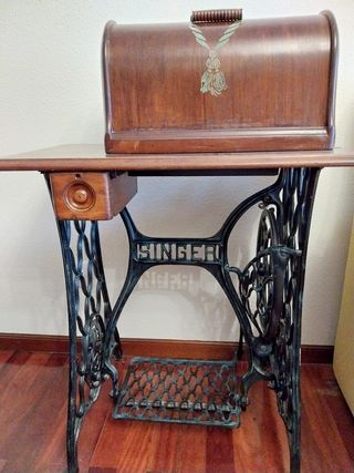 Máquina de coser Singer antigua