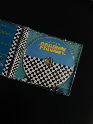 Disco CD Cardi B Invasion of privacy