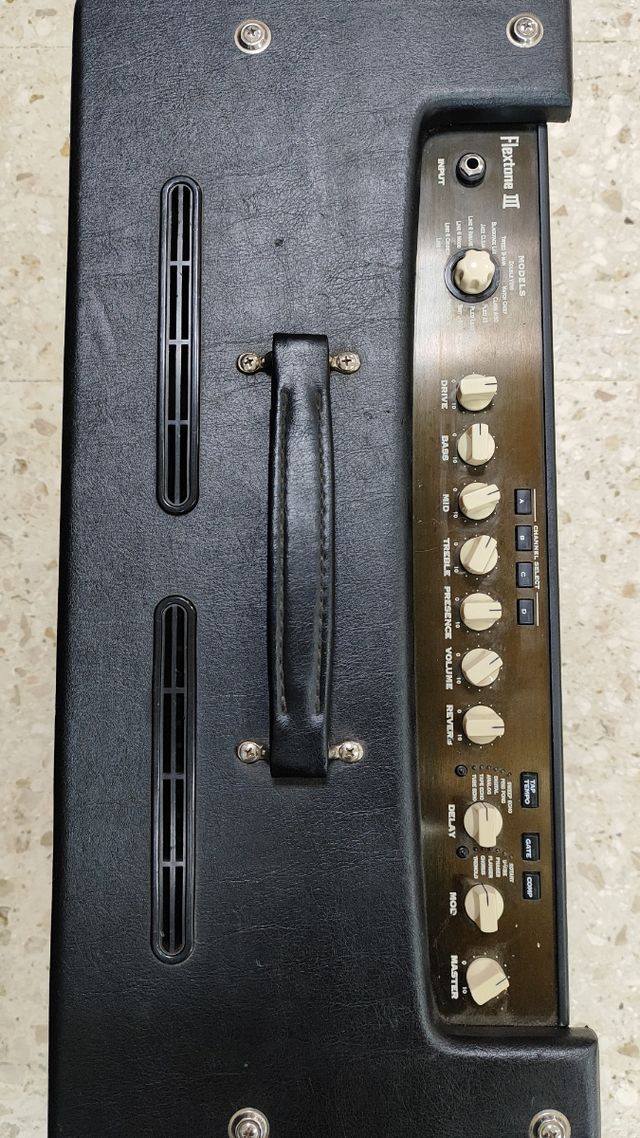 Amplificador Line6 Flextone III Plus