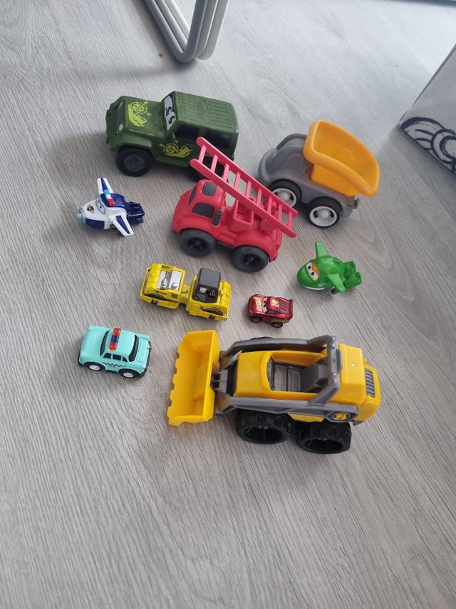 Lote varios vehículos juguetes