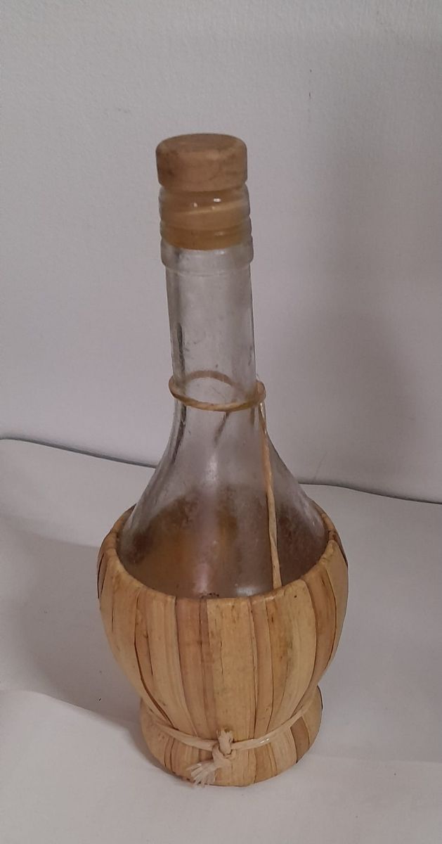 Bottiglia con vimini