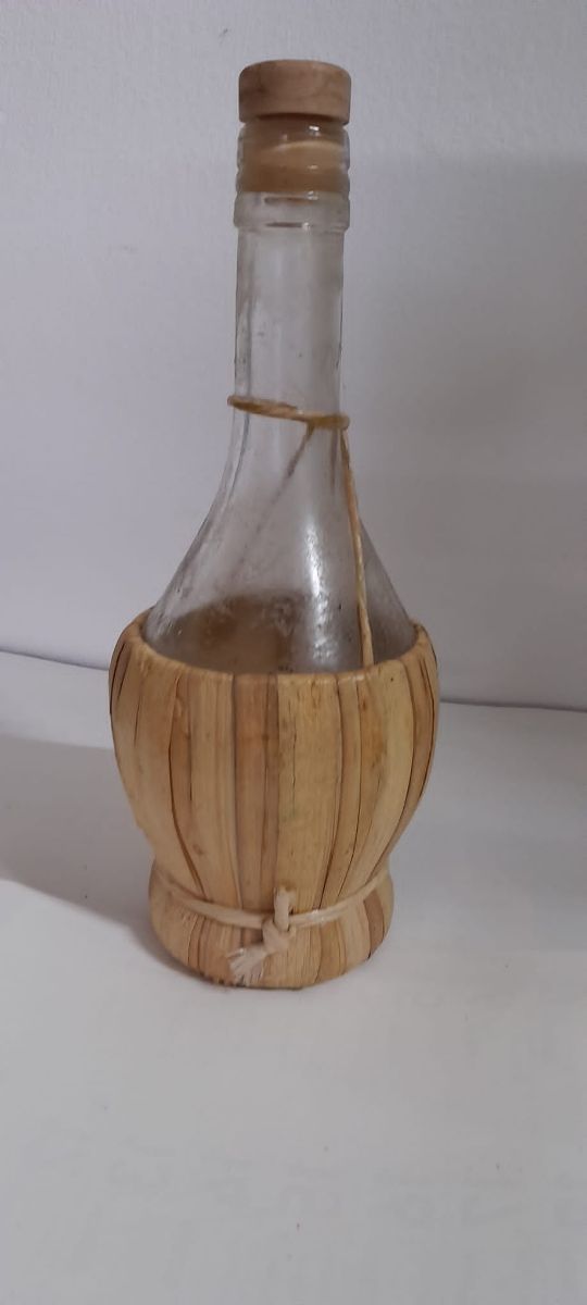 Bottiglia con vimini