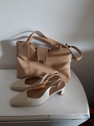 Bolso con zapatos