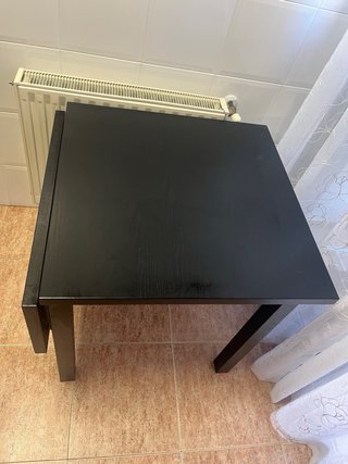 Mesa extensible mas dos sillas