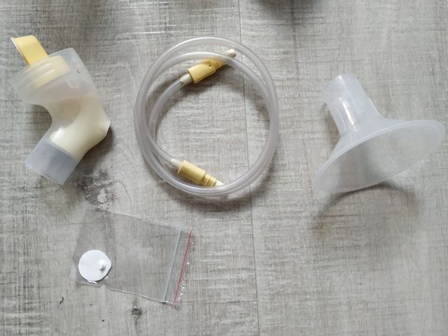 Sacaleches Medela Swing con 2 biberones y extras