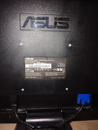 Pantalla y teclado para ordenador de sobremesa