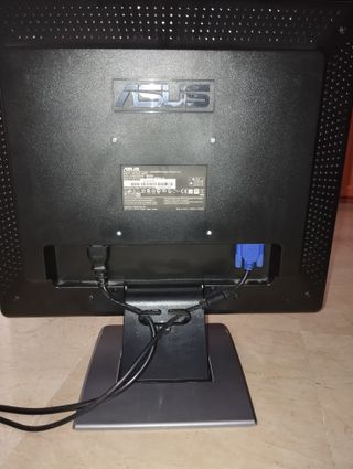 Pantalla y teclado para ordenador de sobremesa