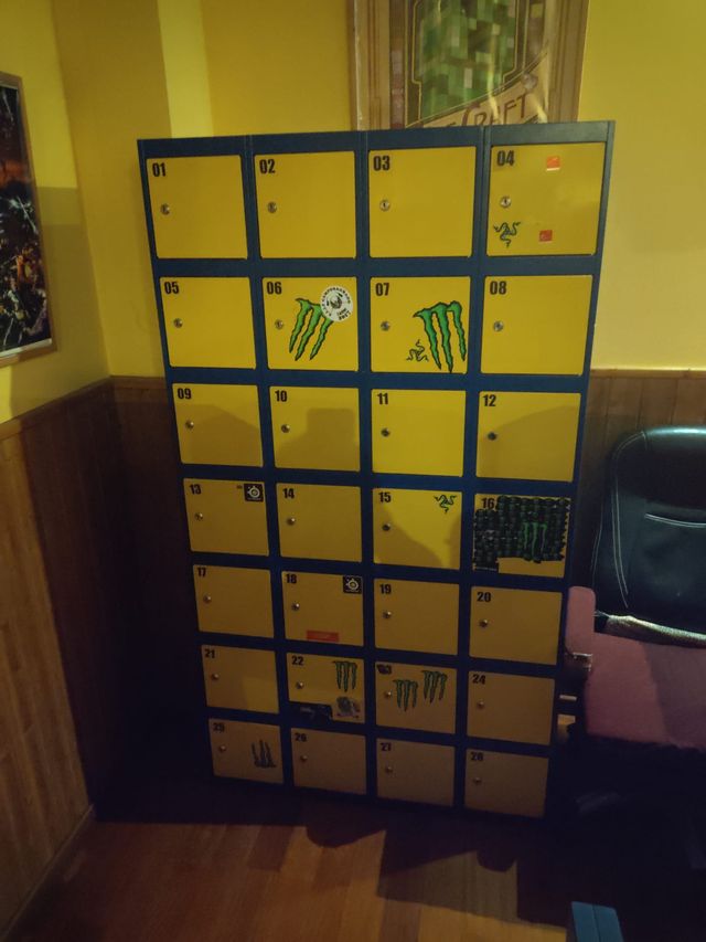 Taquillero 24 puertas de metal