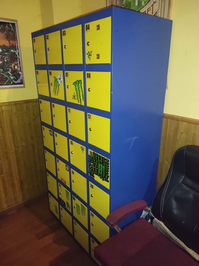 Taquillero 24 puertas de metal