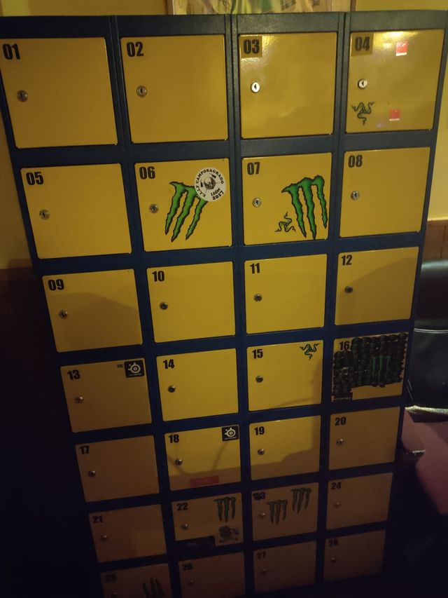 Taquillero 24 puertas de metal