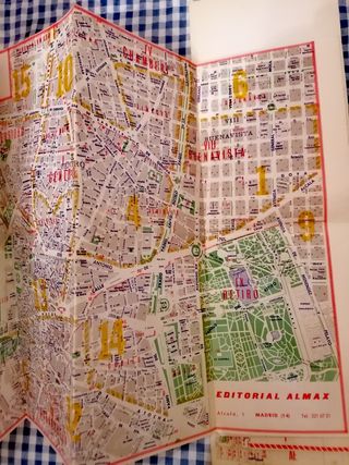 Lote mapa Madrid y Banderin Cruz Roja