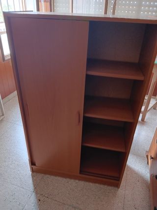 Lote muebles camas mesillas armario etc.