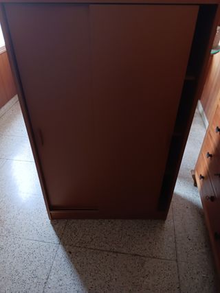 Lote muebles camas mesillas armario etc.