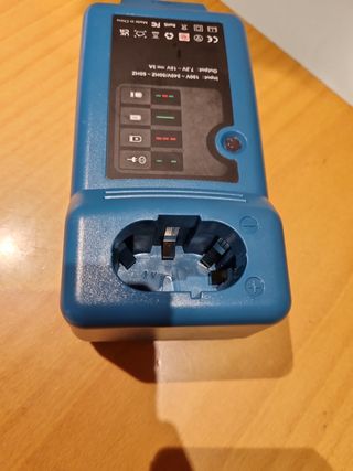 Cargador Makita