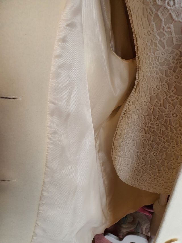 Precioso abrigo corto tipo chaquetón