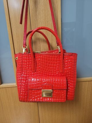 Bolso efecto piel charol bimba y lola