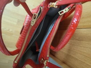 Bolso efecto piel charol bimba y lola