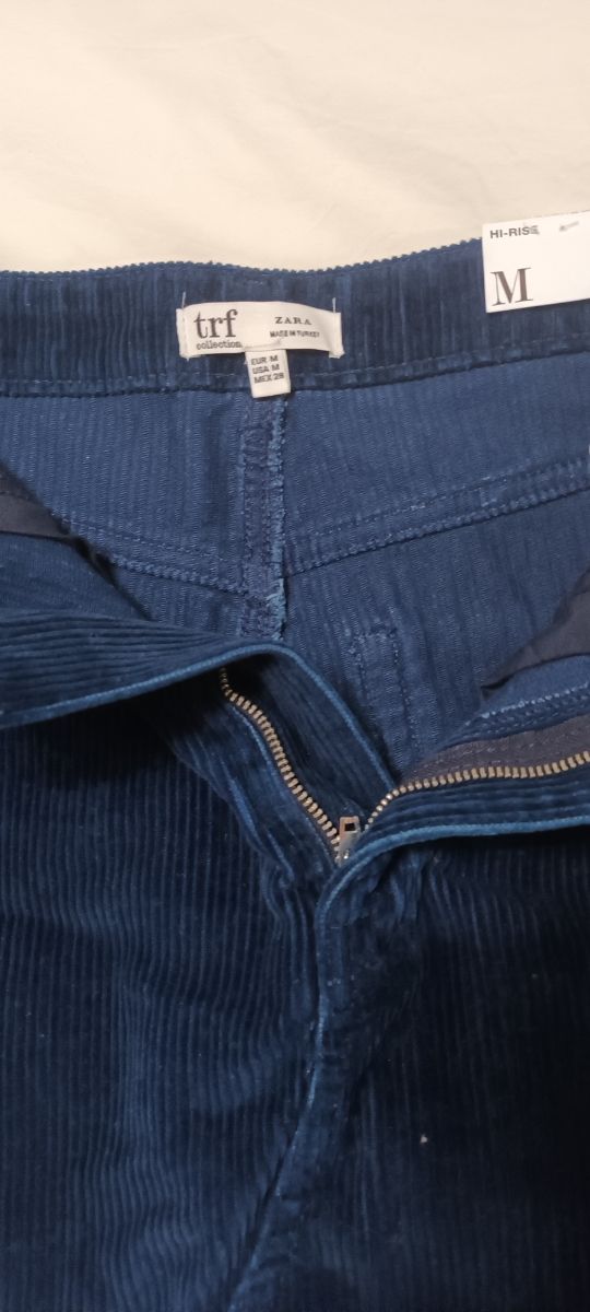 Falda de pana azul marino