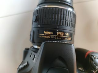 Camara de fotos Nikon DSRL D5500 con accesorios