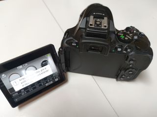 Camara de fotos Nikon DSRL D5500 con accesorios
