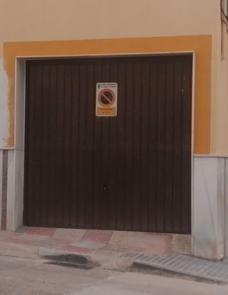 Puerta cochera abatible