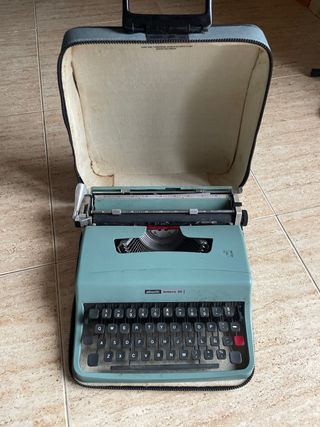 Maquina de escribir olivetti 