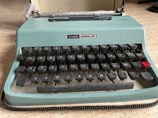 Maquina de escribir olivetti 