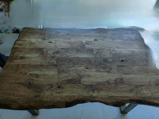 Mesa de madera de olivo
