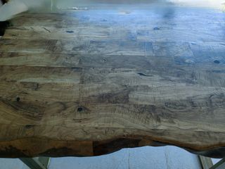 Mesa de madera de olivo