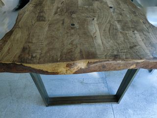 Mesa de madera de olivo