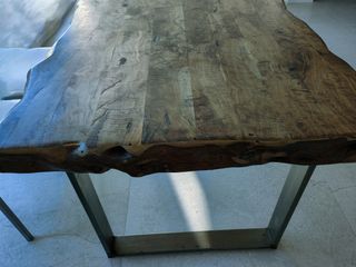 Mesa de madera de olivo